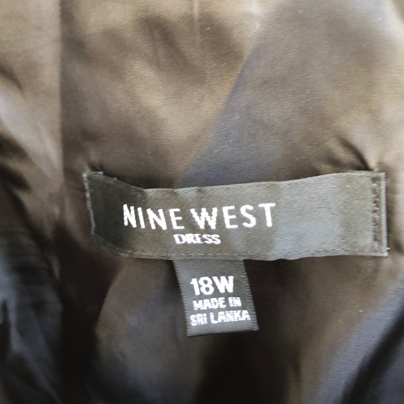 Dress - Picture 3 of 4